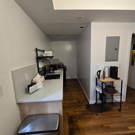 Beautiful Boston Bedroom - New Renovation Εξωτερικό φωτογραφία