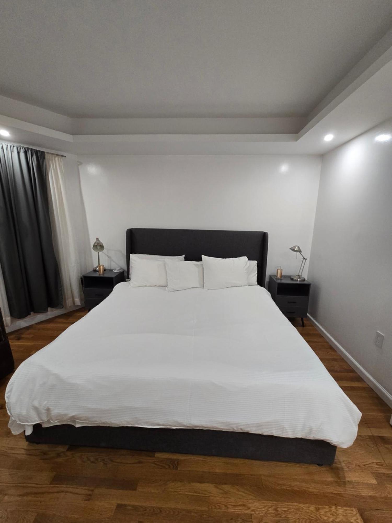 Beautiful Boston Bedroom - New Renovation Εξωτερικό φωτογραφία