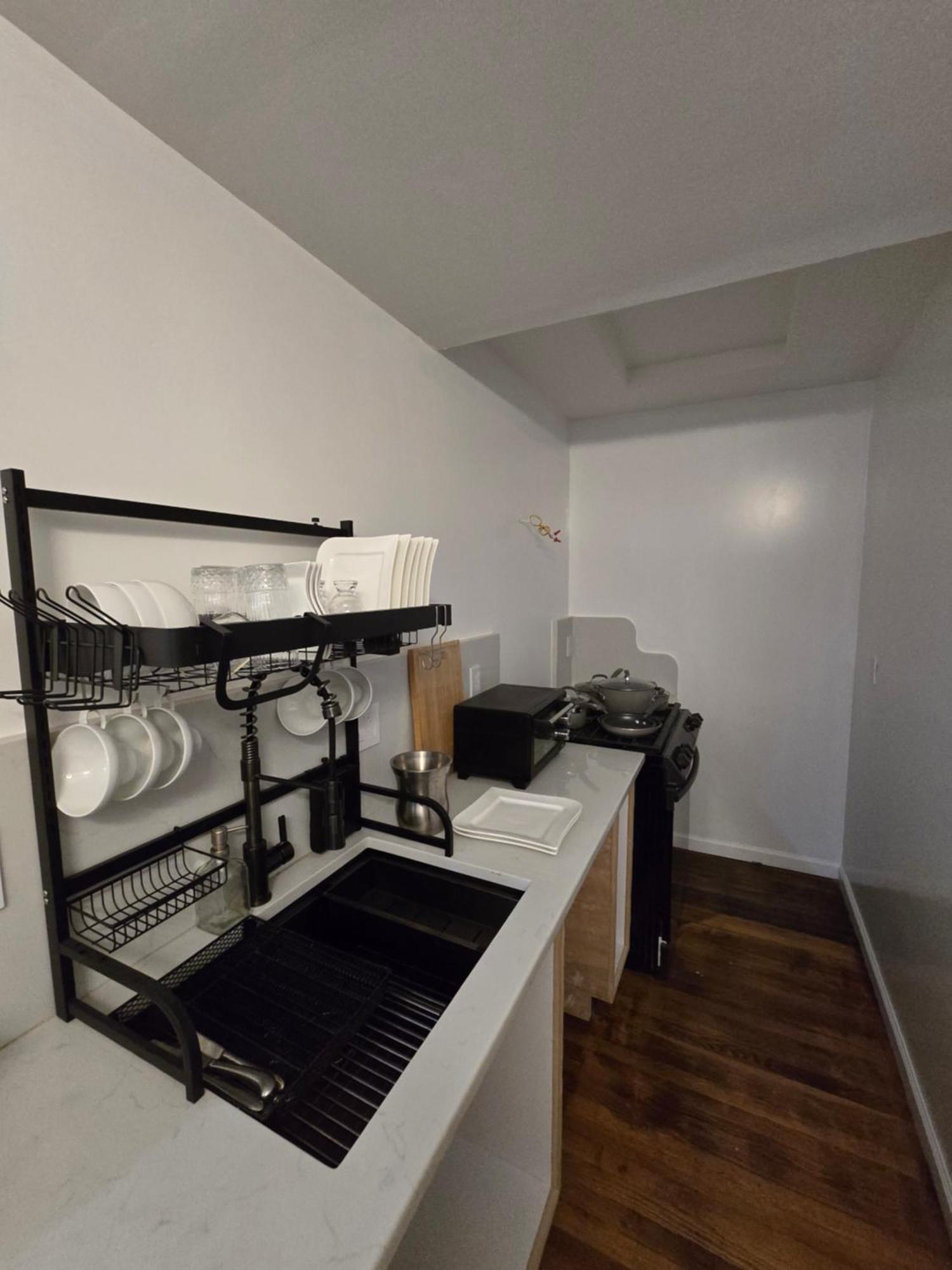 Beautiful Boston Bedroom - New Renovation Εξωτερικό φωτογραφία